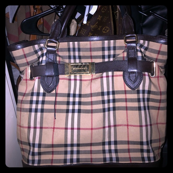 Burberry bag - Picture 1 of 3